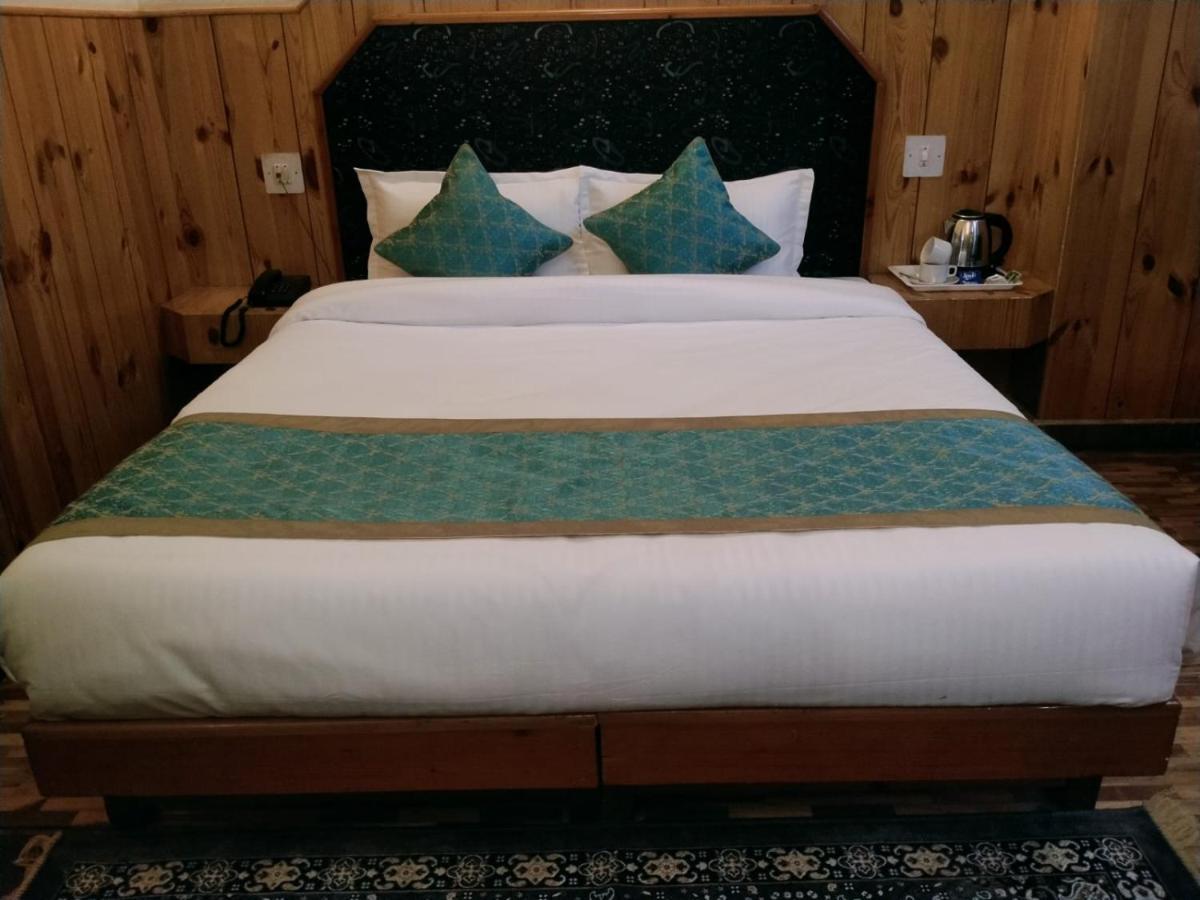 Hotel Yak Manāli Екстериор снимка