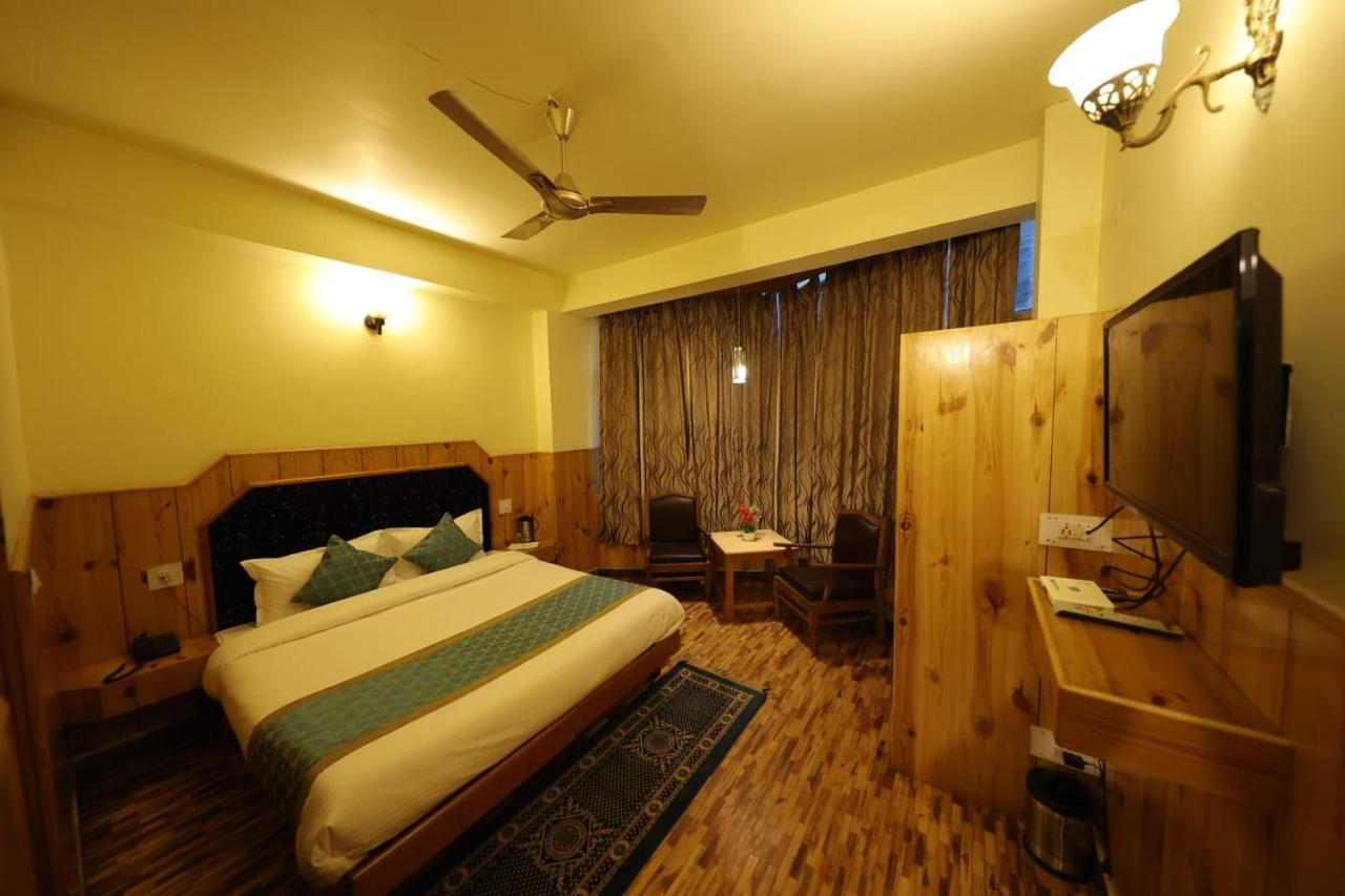 Hotel Yak Manāli Екстериор снимка