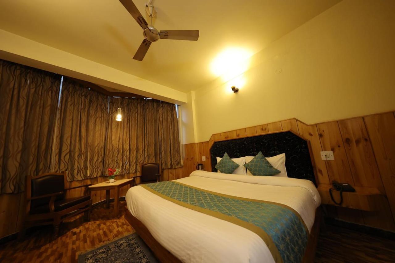 Hotel Yak Manāli Екстериор снимка