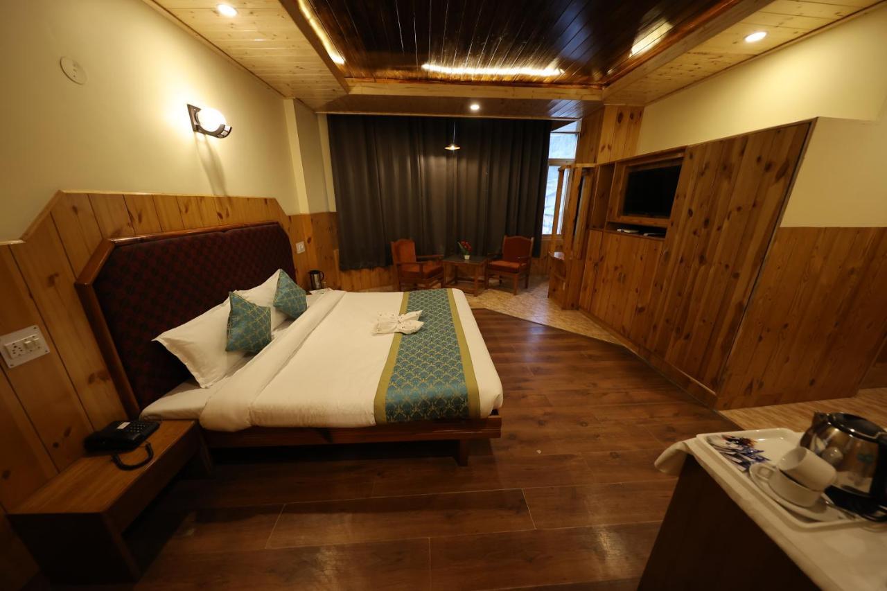 Hotel Yak Manāli Екстериор снимка